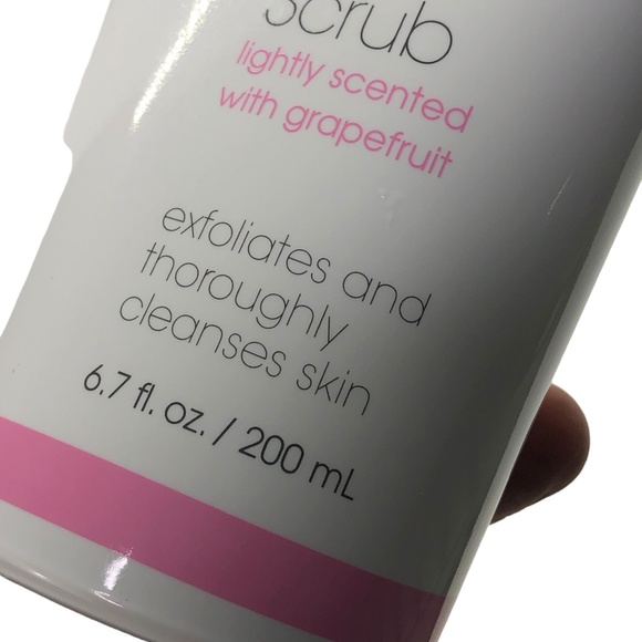 DermaBrush Body Scrub lightly scented with grapefruit 6.7 fl oz - Picture 2 of 8